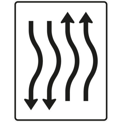 Verkehrszeichen 514-24 Verschwenkungstafel kurze Verschwenkung mit Gegenverkehr nach rechts 2-streifig in Fahrtrichtung und 2-streifig in Gegenrichtung | gemäß StVO